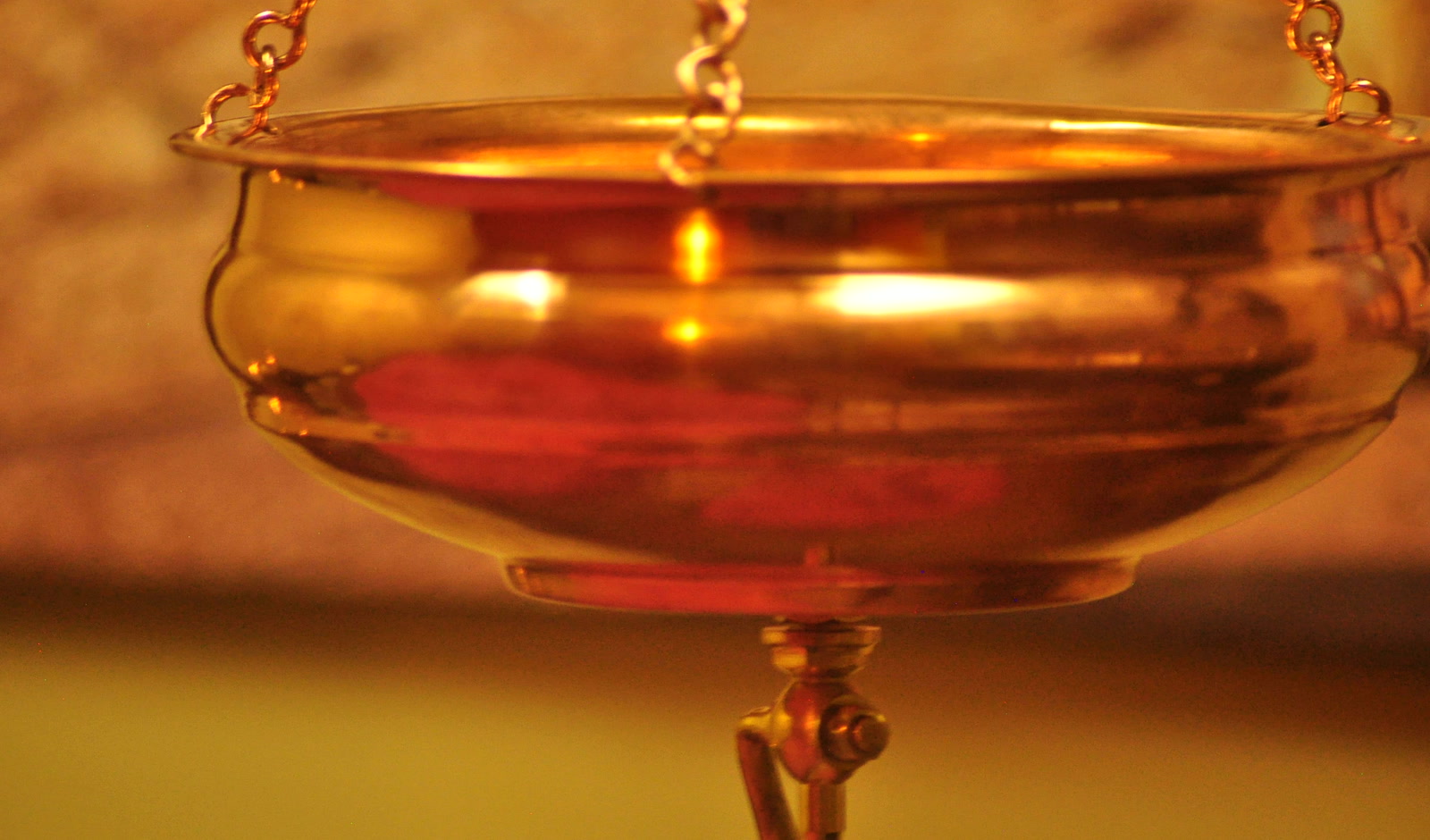 The traditional brass Dhara Patra used for a smooth, continuous flow of warm medicated oil