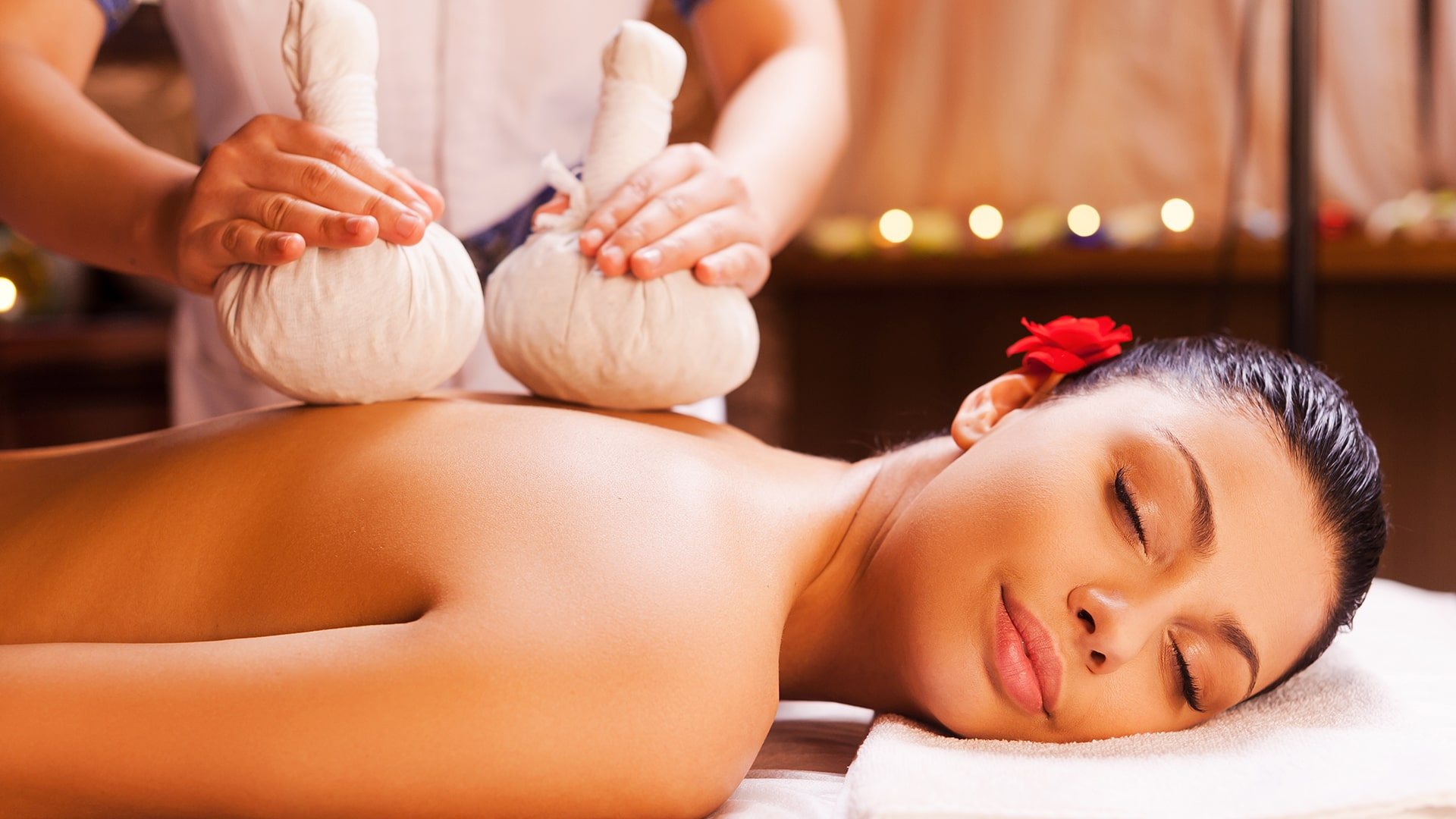 Podikizhi Pinda Swedan — traditional herbal poultice massage